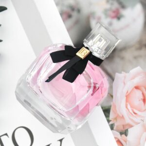 Featured image for the luxury perfume spray bottle with elegant gift box guide