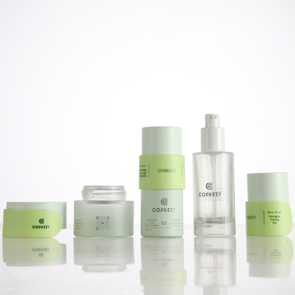 Mint Green Luxurious Cosmetic Glass Bottle Set for Skincare - الصورة 5